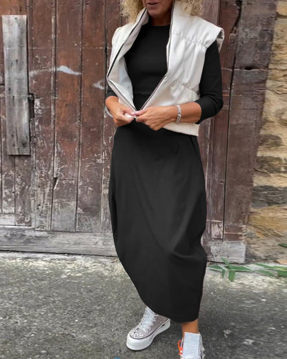 Simple, elegant long-sleeved dress with plain-coloured pocket