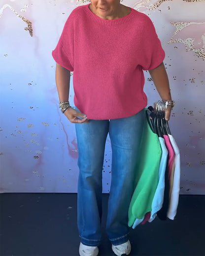 Casual, relaxed jumper with a round neckline and plain colour