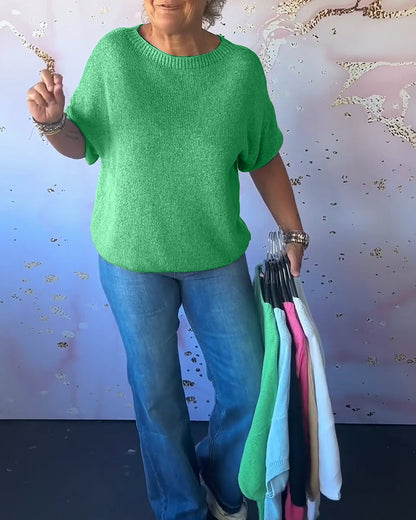 Casual, relaxed jumper with a round neckline and plain colour