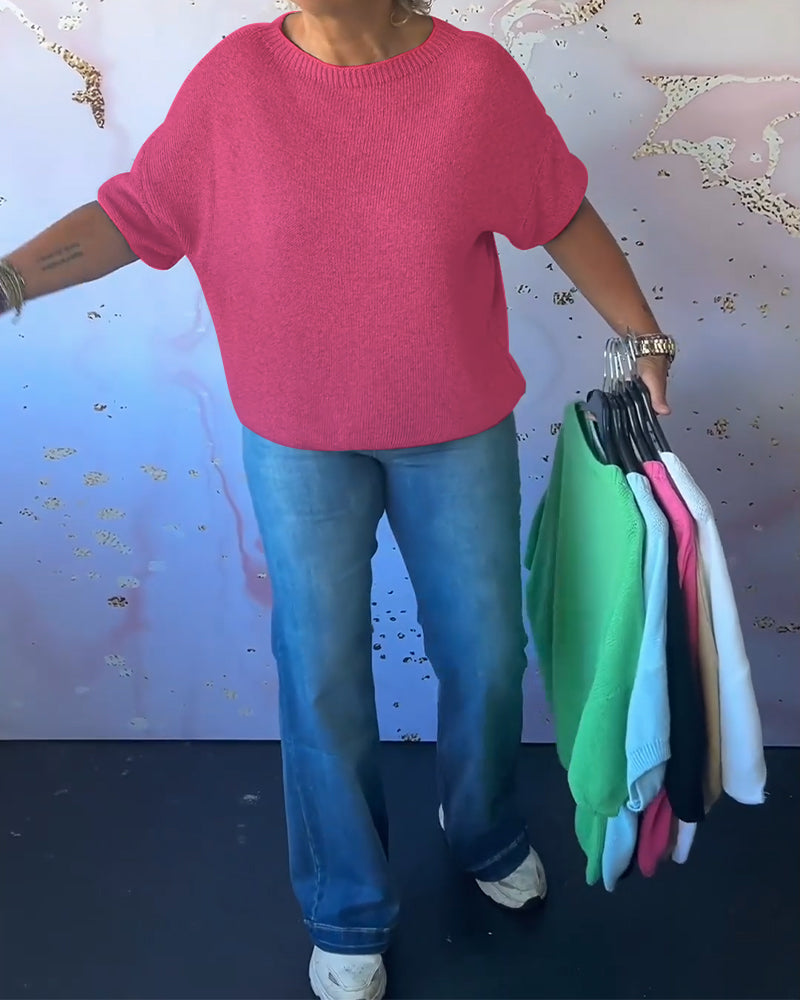 Casual, relaxed jumper with a round neckline and plain colour