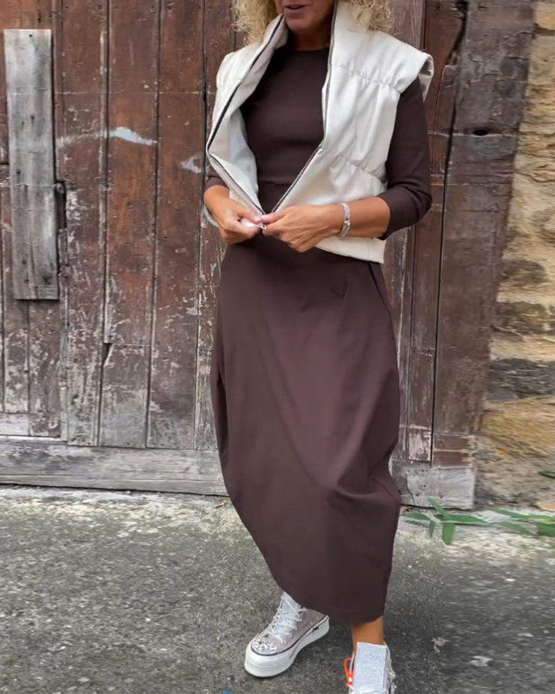 Simple, elegant long-sleeved dress with plain-coloured pocket